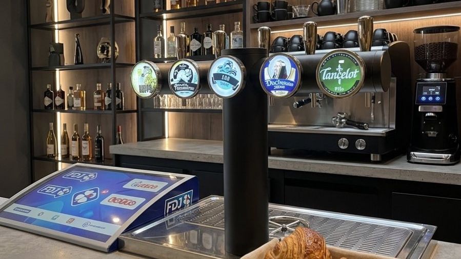 Bar Le Meltyss — L'intérieur de notre bar à Châtelaudren